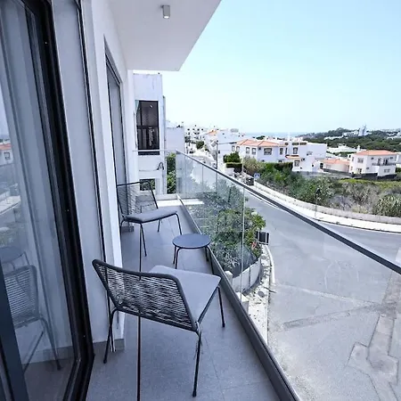 3 Bedroom Apartment, Olhos De Agua At20 Apartment